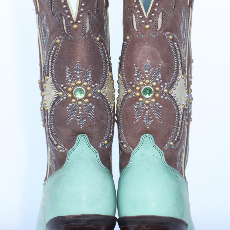 NEW Beautiful one of a Kind Ariat Ladies Cowboy