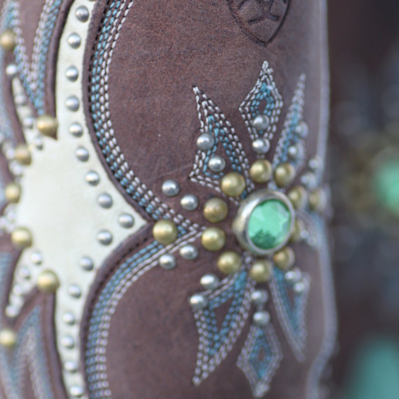 NEW Beautiful one of a Kind Ariat Ladies Cowboy