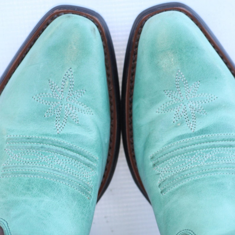 NEW Beautiful one of a Kind Ariat Ladies Cowboy
