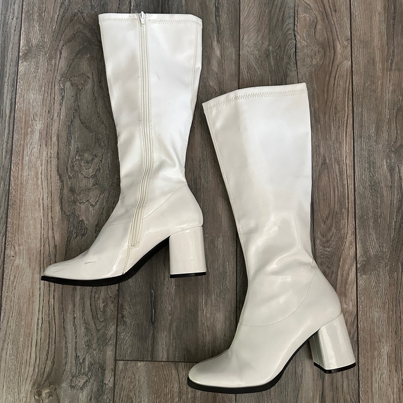 Vintage Go Go Boots 70s Style Square Toe Square Heal White