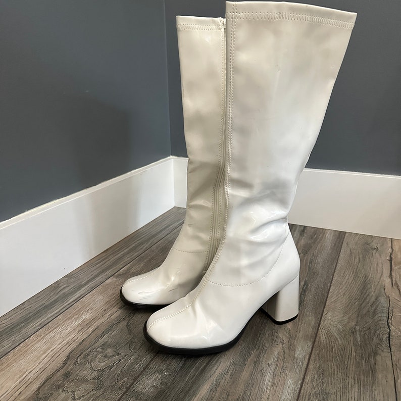 Vintage Go Go Boots 70s Style Square Toe Square Heal White