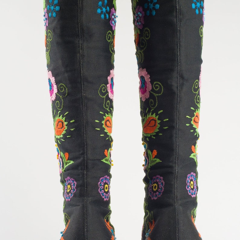 Mayfair Shoe Salons jerry Edouard 1970s Vintage Floral