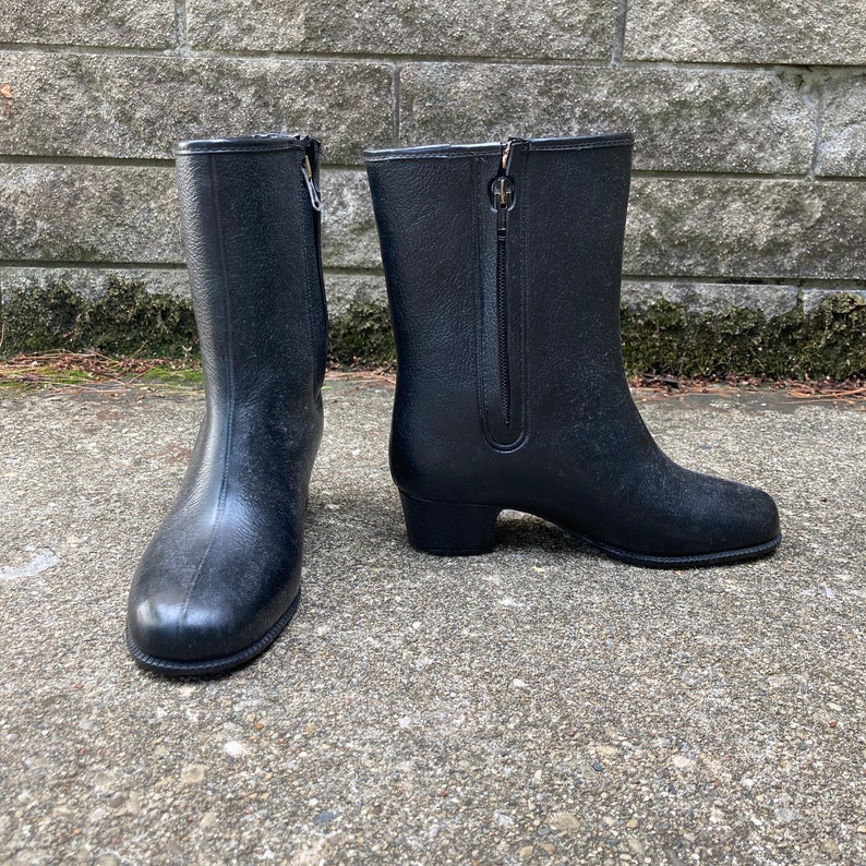 Size 6 W 1970s Rain Booties