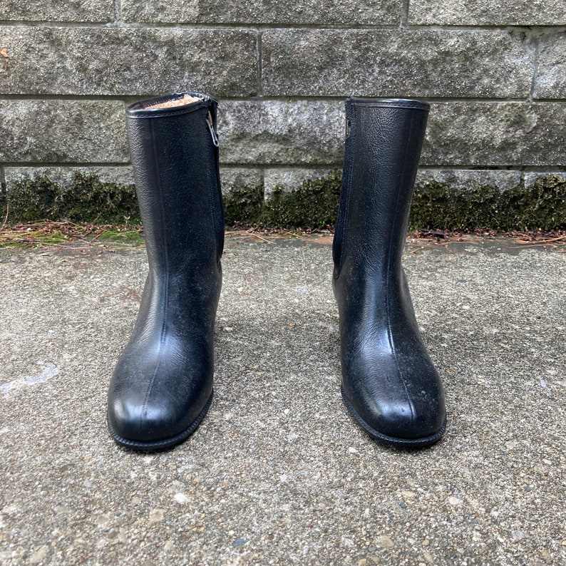 Size 6 W 1970s Rain Booties