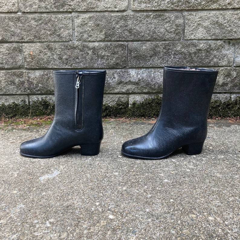 Size 6 W 1970s Rain Booties