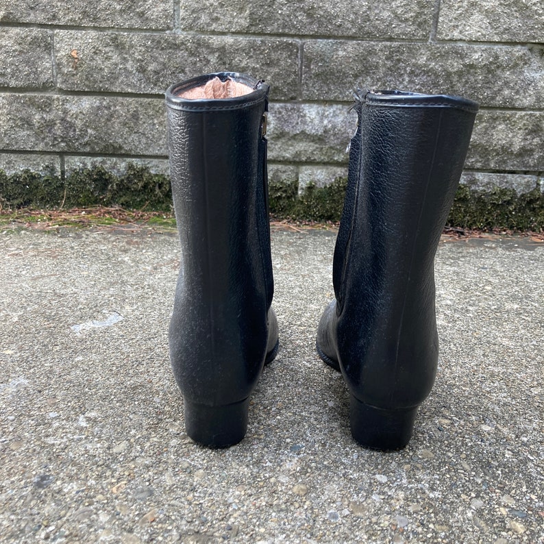 Size 6 W 1970s Rain Booties