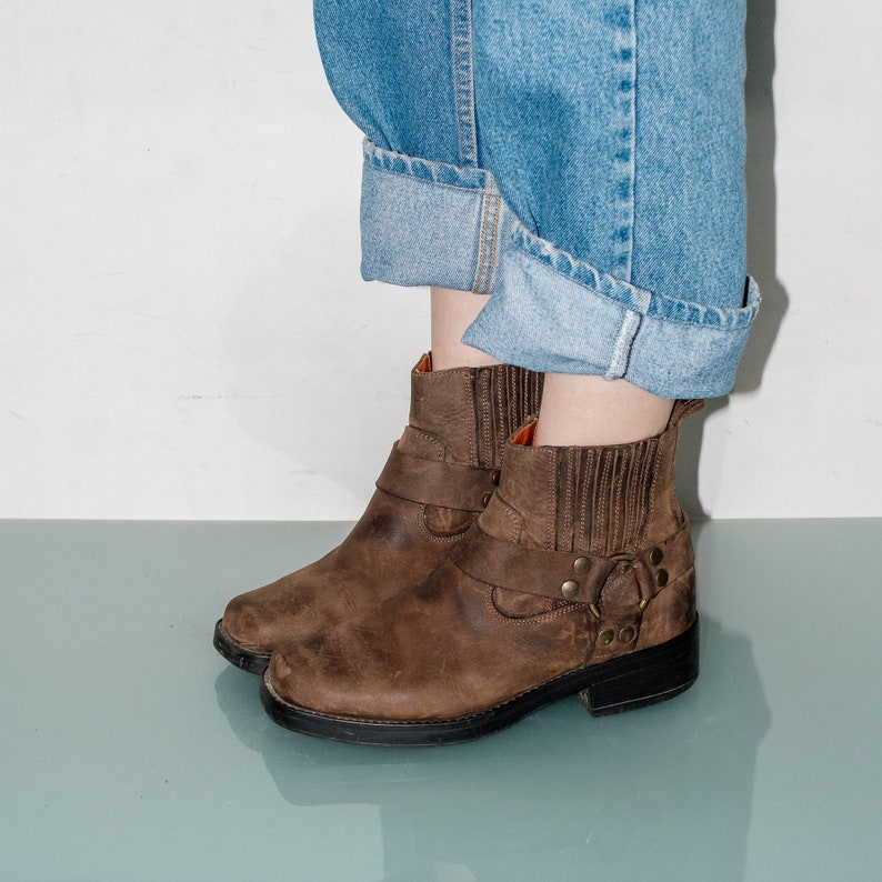Vintage Western Style Leather Ankle Boots in Brown