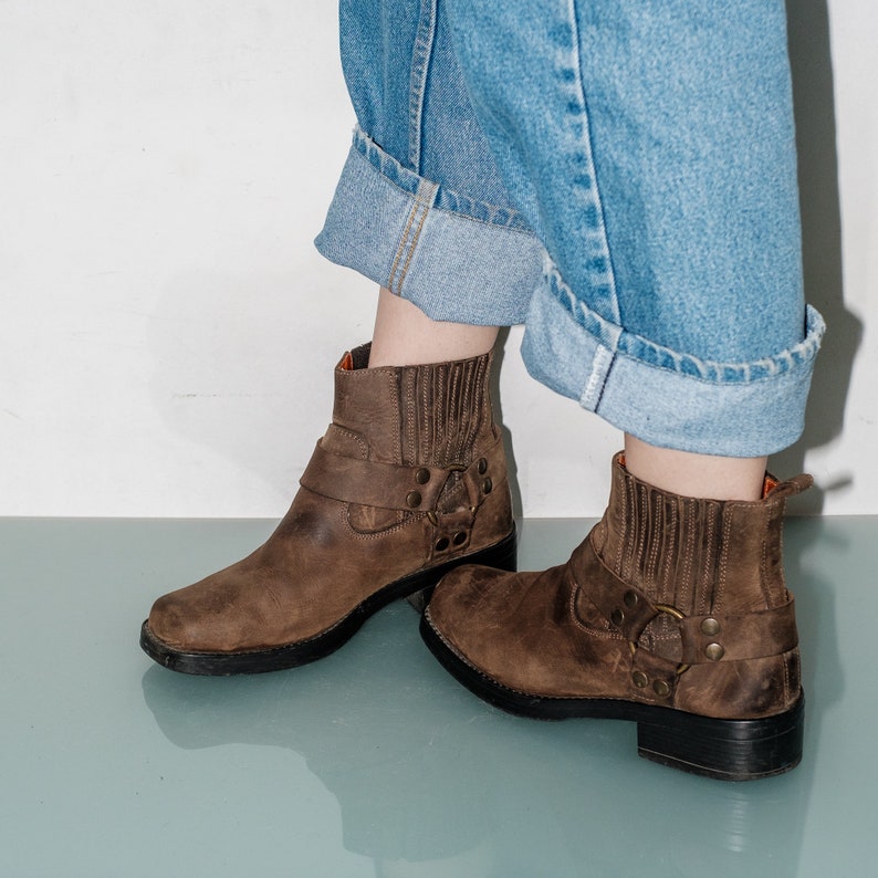 Vintage Western Style Leather Ankle Boots in Brown
