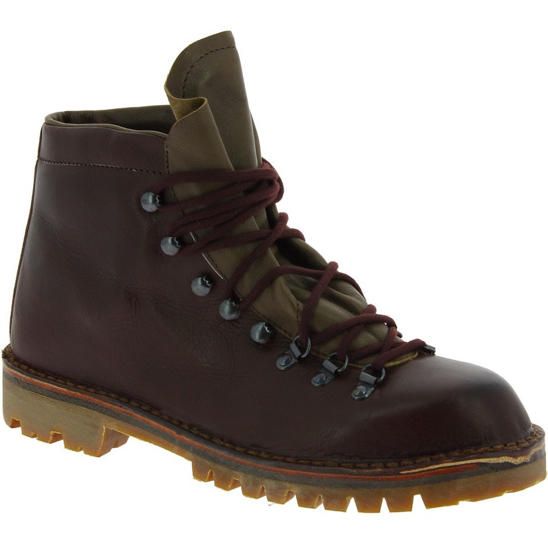Handmade Hiking Boots in Dark Brown Vegetable-tanned Leather