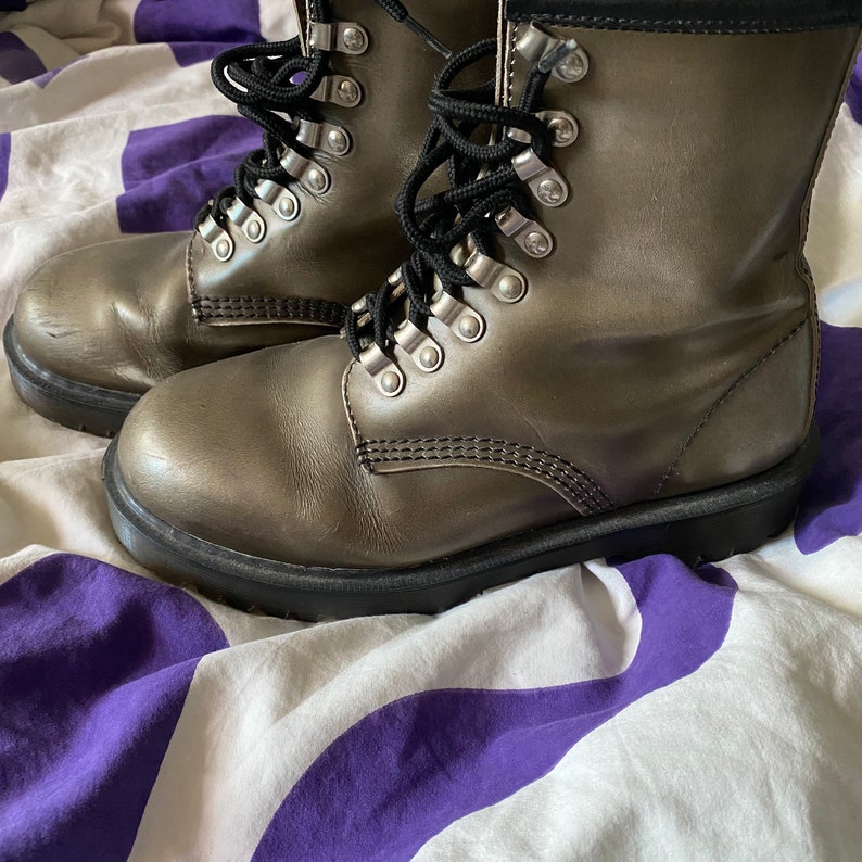 Dr Martens 1827 Vintage Combat Boots