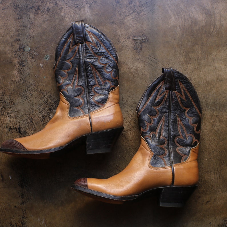 Size 8 1/2 Women's Vintage Cowboy Boots / Short Western