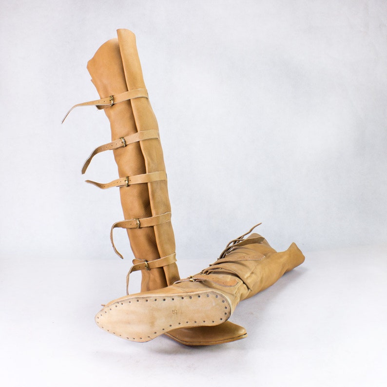 Mittelalterliche ﾨﾹberkniestiefel Reiterstiefel 15. Jahrhundert