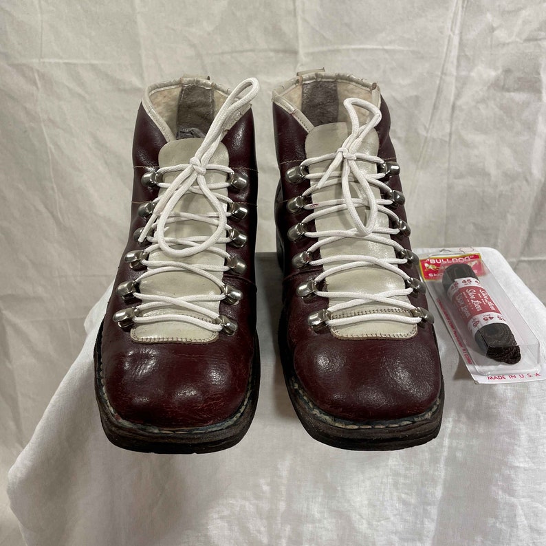 Size 38 1960s Vintage Ski Boots Beautiful Burgundy Colour