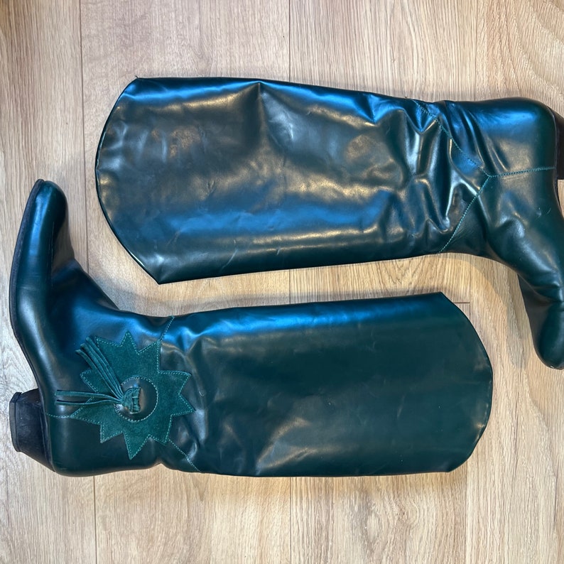 Vintage 1980's or 90's Green Leather Boots Tassel