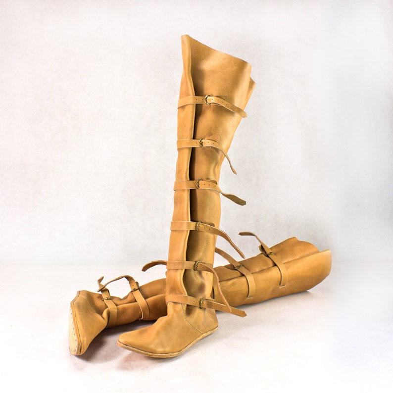Mittelalterliche ﾨﾹberkniestiefel Reiterstiefel 15. Jahrhundert