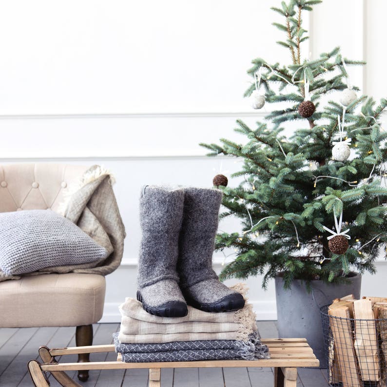 Natural Dark Gray Men Snow Boots Felted Men Winter Boots
