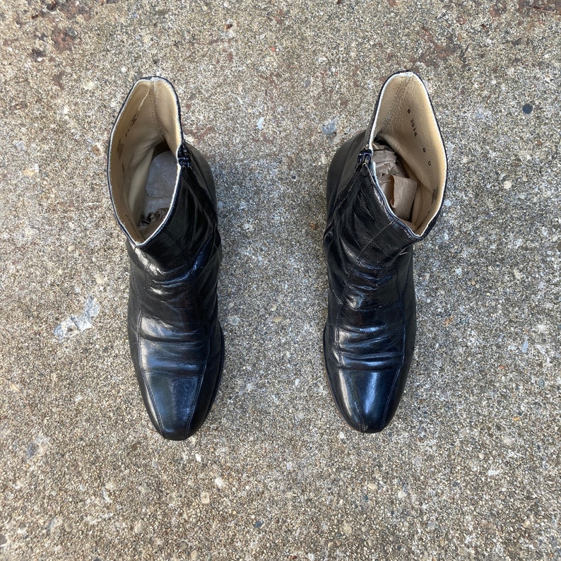 Size 9 D 70s/80s Zip up Ankle Boots