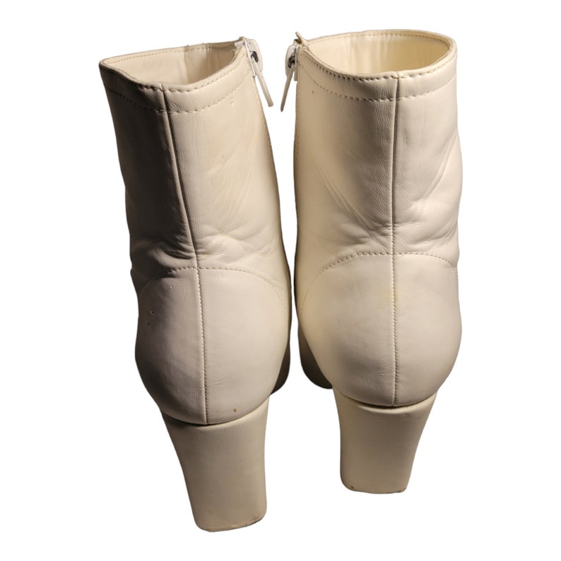 Vintage White Ankle Booties Short Zip Boots/size 7 Forever 21