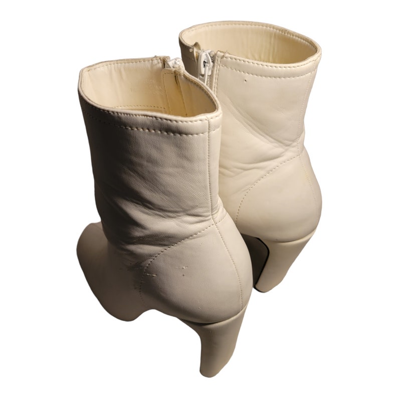 Vintage White Ankle Booties Short Zip Boots/size 7 Forever 21